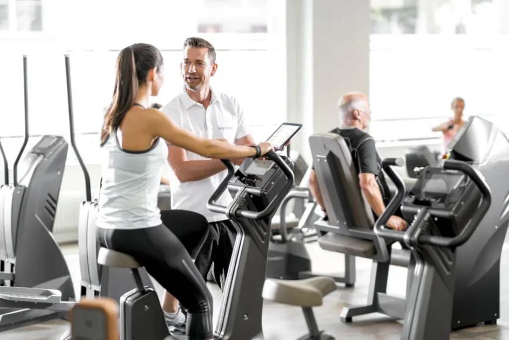 Training im milon-Zirkel mit Trainer